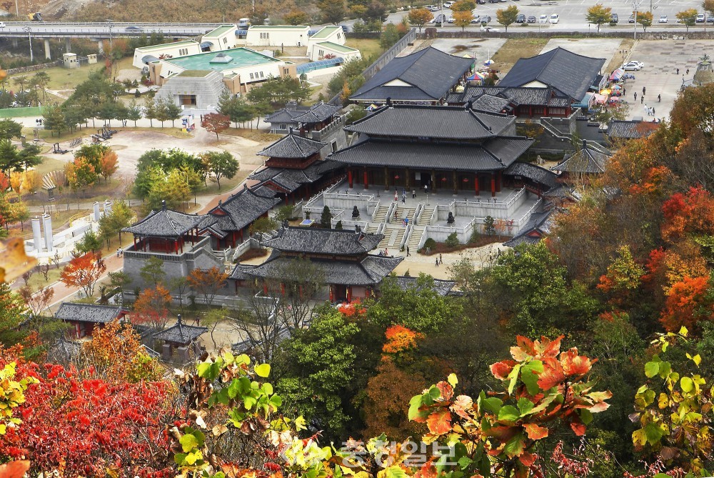 ▲ 온달장군과 평강공주의 로맨스와 국내 유일의 고구려 문화가 숨쉬는 단양온달관광지. 사진=단양군 제공