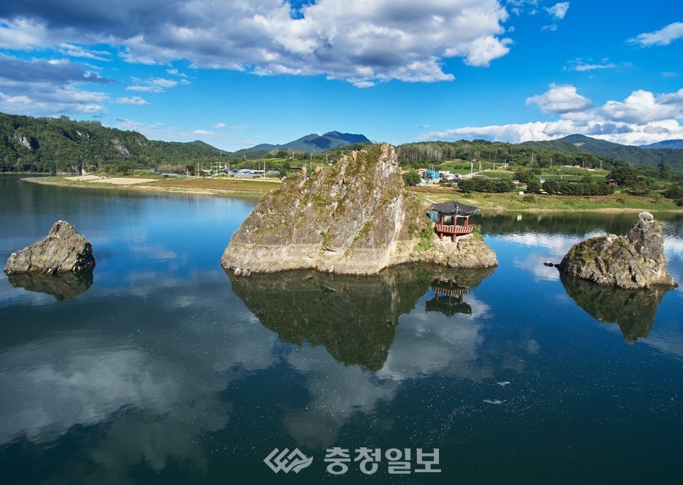 ▲ 단양팔경 중 1경인 도담삼봉. 사진=단양군제공