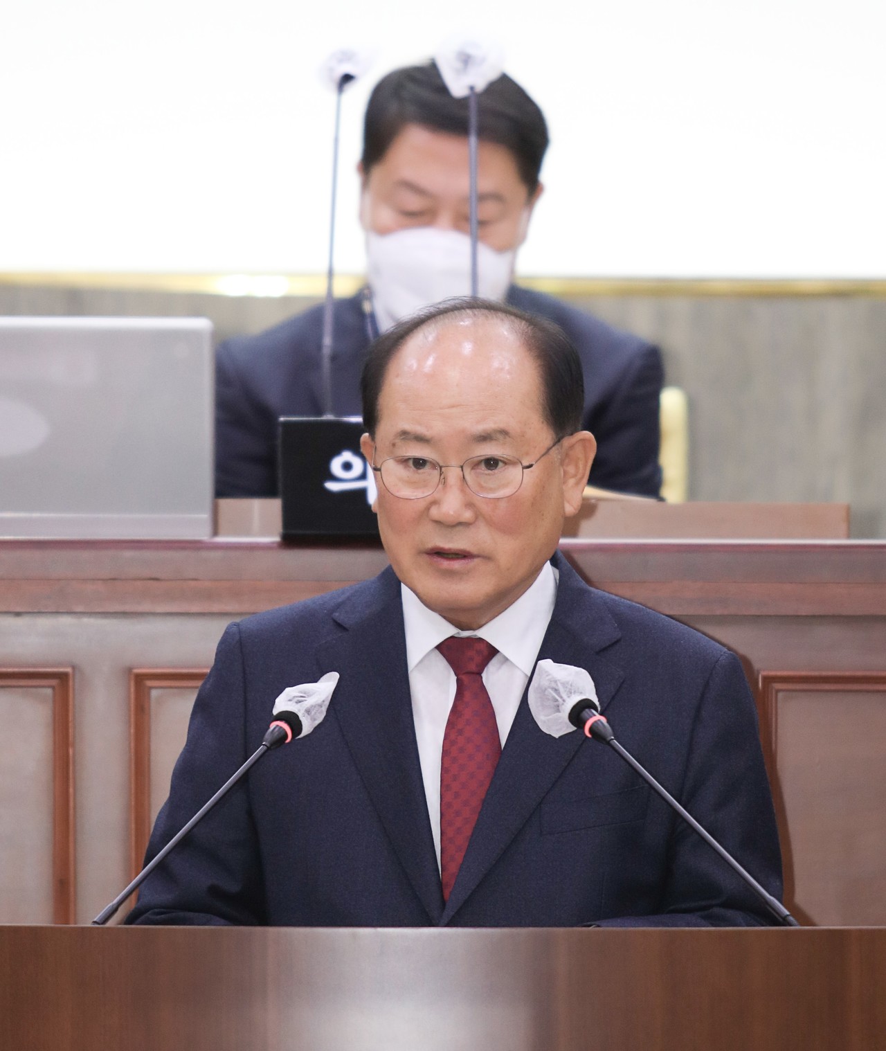 ▲ 류한우 단양군수가 25일 293회 단양군의회 정례회에서 단양의 미래 비전을 밝히는 내년도 시정연설을 하고 있다. 사진=단양군제공