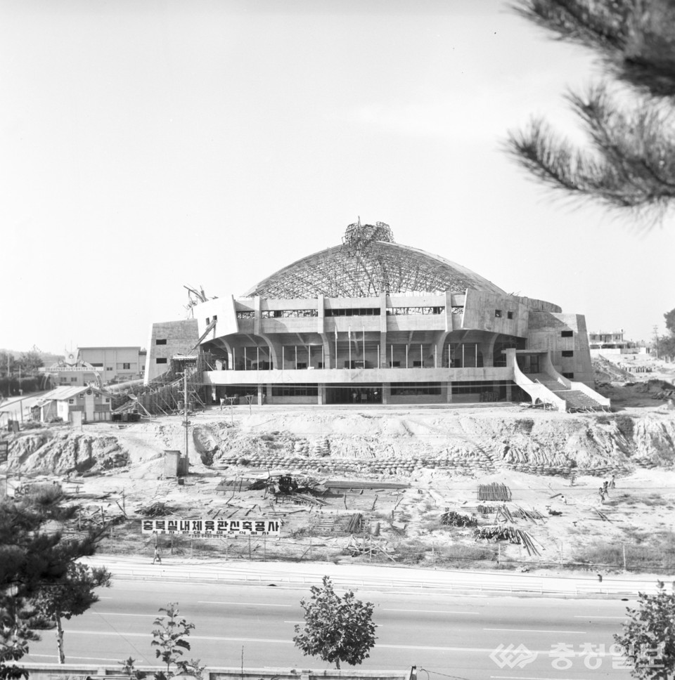 ▲1974년 9월 청주 실내체육관 신축공사