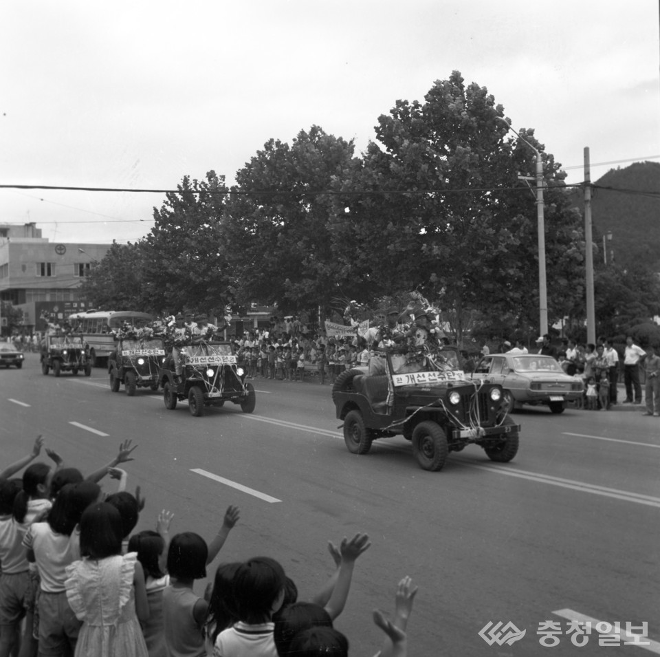 ▲ 1977년 창단 23년만에 화랑대기에서 전국야구를 