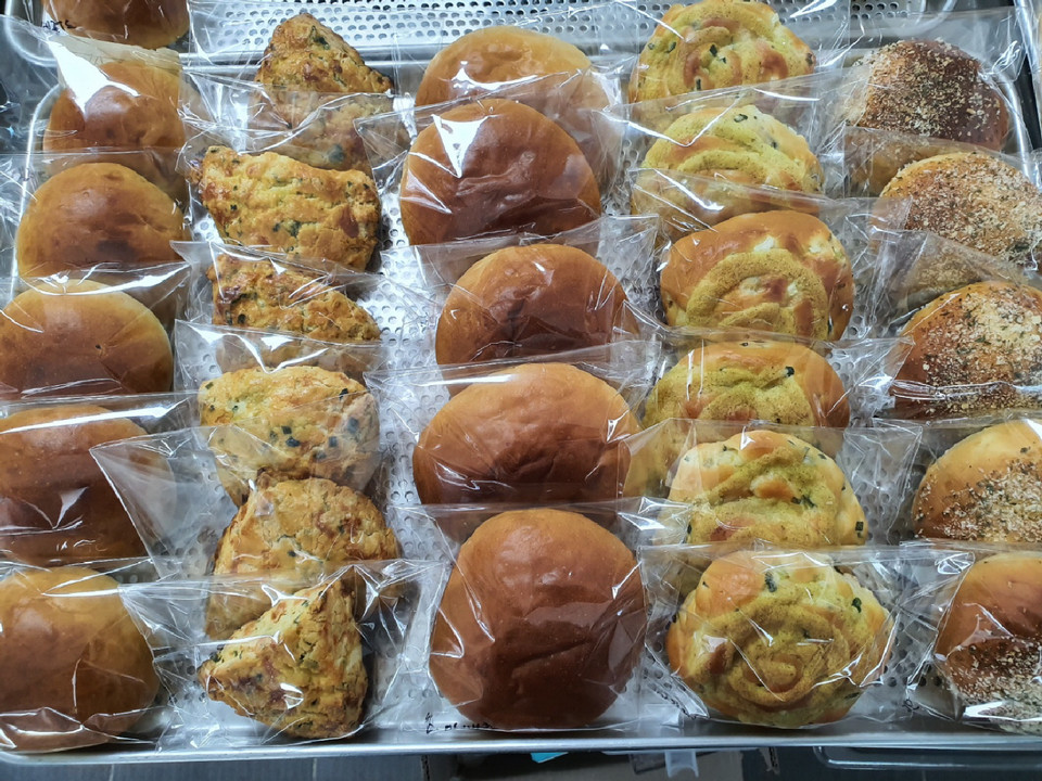 ▲ 사진설명:아산시가 도고지역 농산물인 쪽파를 이용해 개발한 아산 쪽파빵.