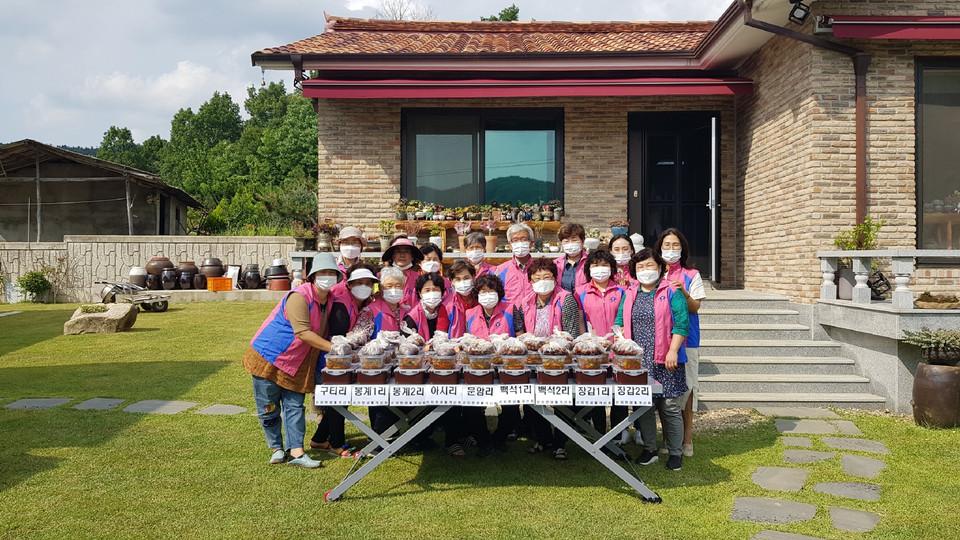 ▲ 보은군 산외면생활개선회, 사랑의 반찬 나누기 행사 