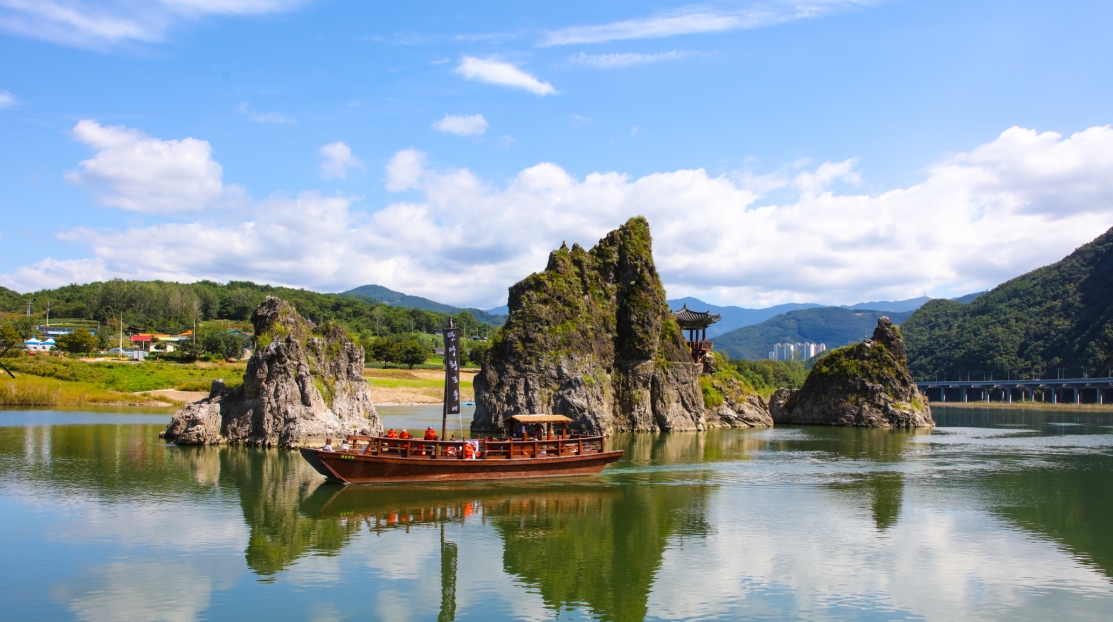 ▲ 단양팔경 중 1경인 도담삼봉. 사진=단양군제공