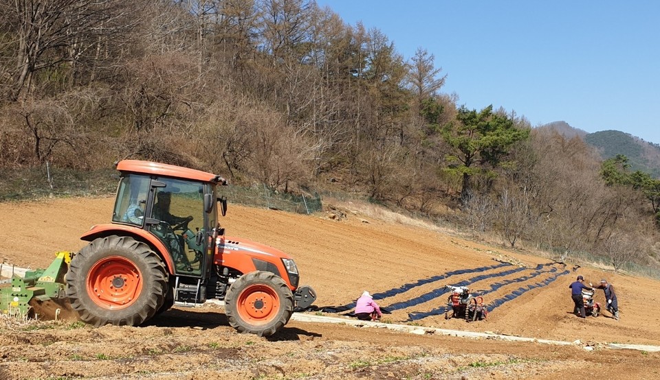 ▲ 지난 21일 운영을 시작한 농기계 인력지원단. 사진=단양군제공