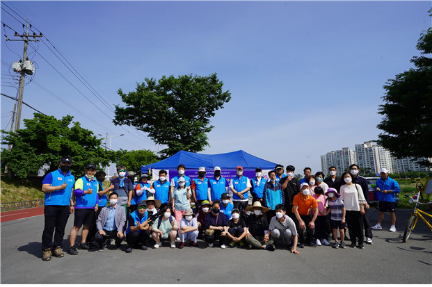 ▲ 청주드림 로타리 클럽,충북 광화원 시각장애인 거주인들과 함께하는 자전거 동행