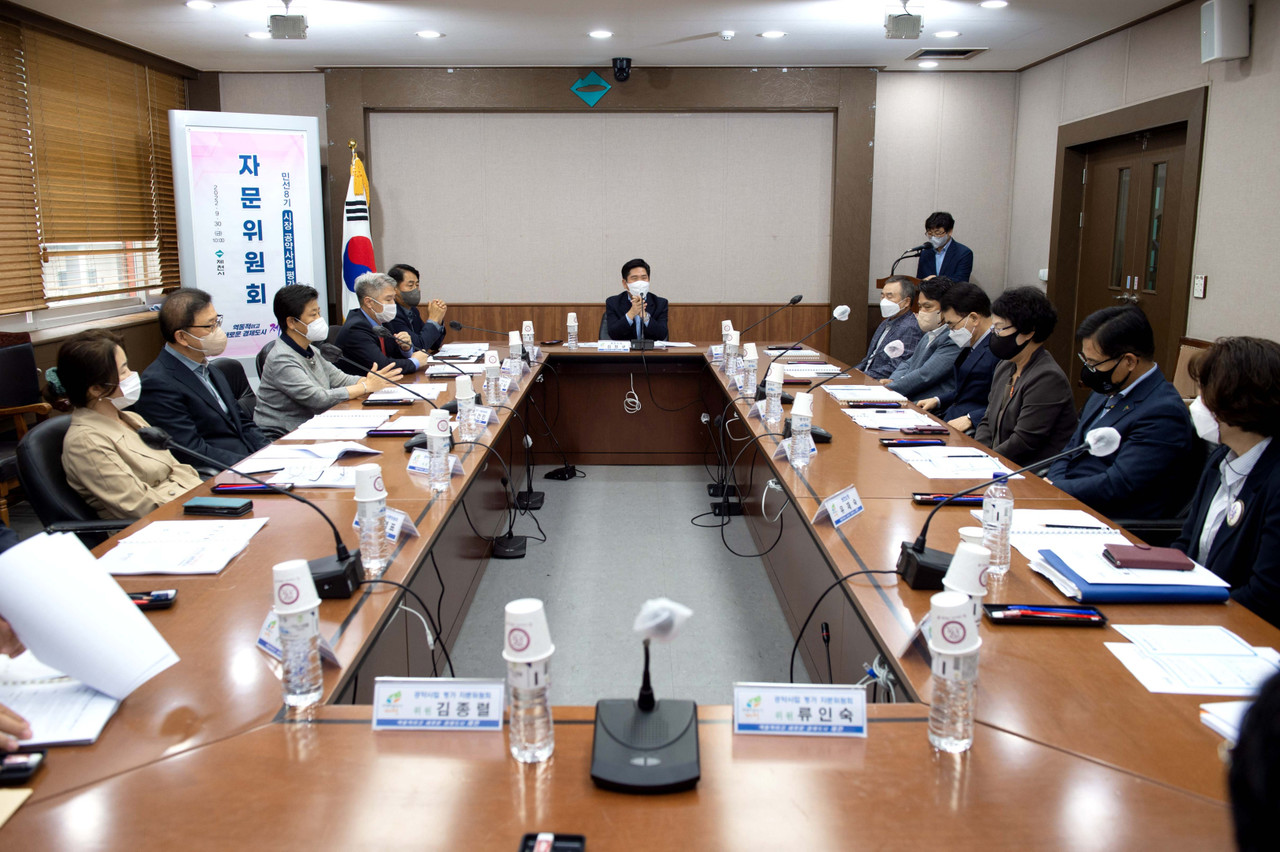 ▲ 민선8기 제천시 공약사업 평가자문위원회 간담회 모습. 사진=제천시제공