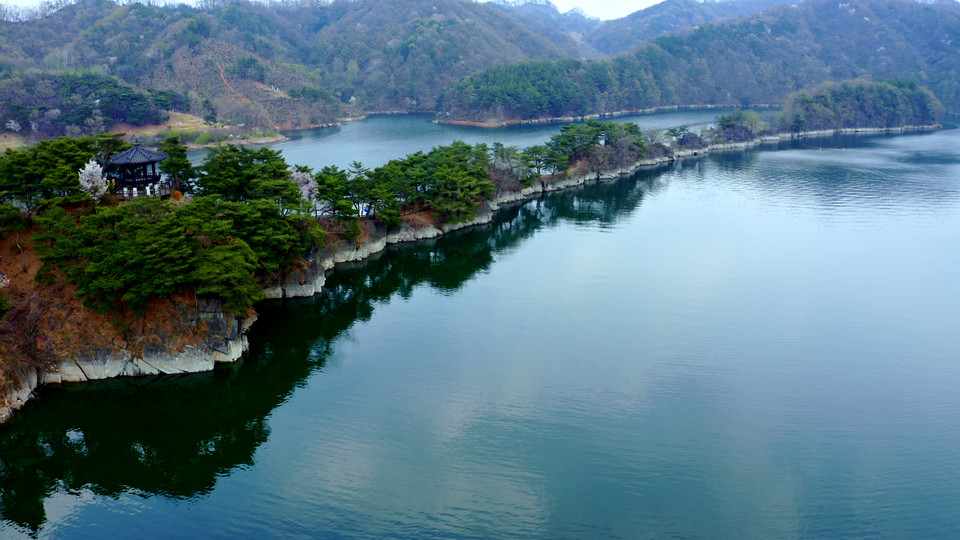 ▲ 충북 옥천군 군북면 추소리에 있는 부소담악 전경.