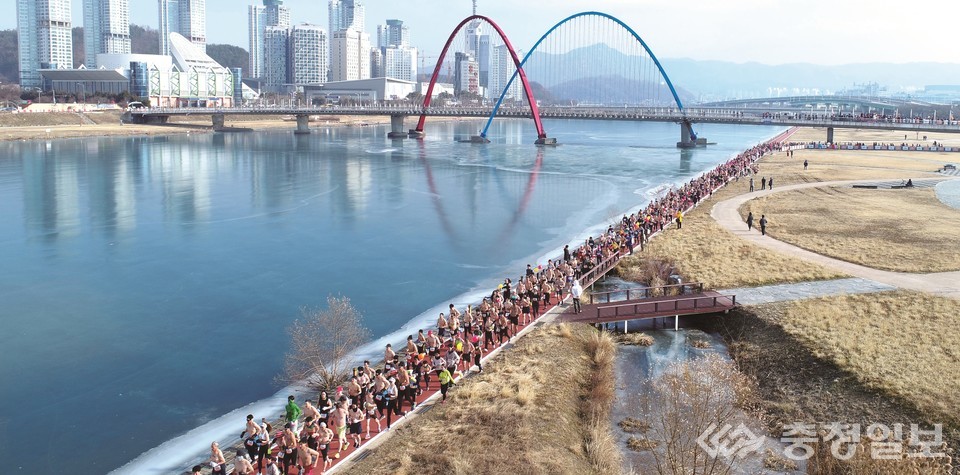 ▲ 대한민국 대표 이색 새해맞이 축제 대전맨몸마라톤