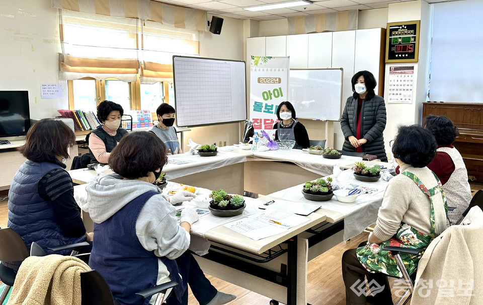 ▲ 단양군가족센터가 아이돌보미 역량 강화 집담회를 실시하고 있다.