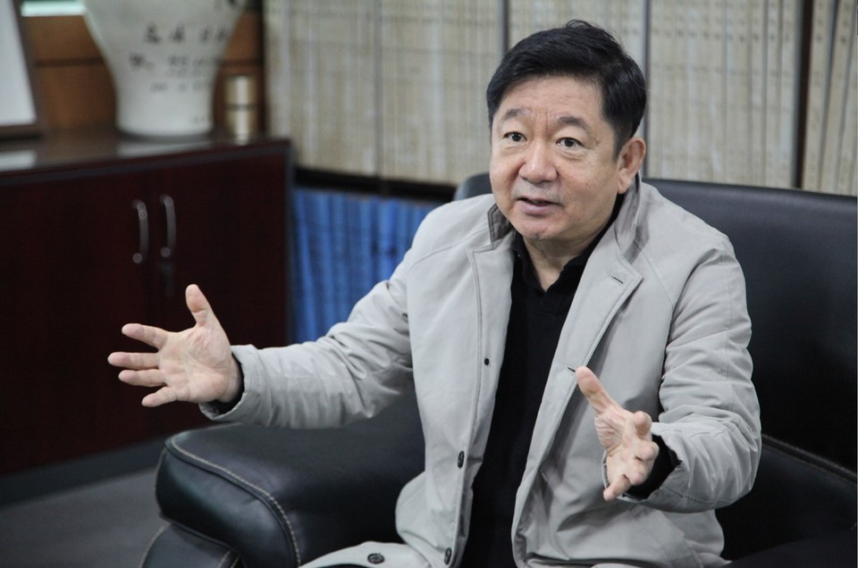 지난 2월 한국에 입국한 최종필 중부루손한인회장이 충청일보 본사에서 인터뷰를 하고 있다. /이나라기자