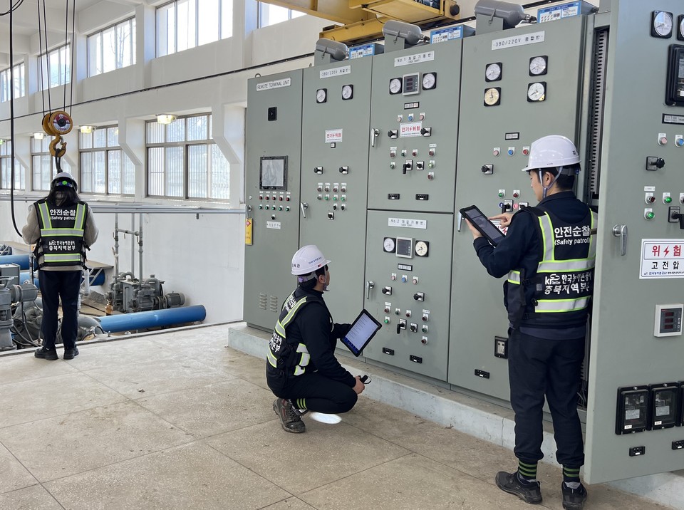 ▲ 용수공급시설 동력분전설비 점검