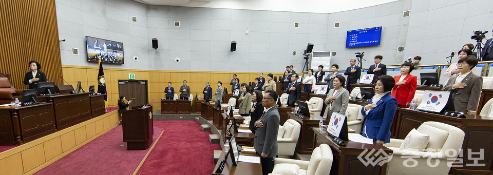 ▲ 대전시 서구의회 1차 본회의 개회 장면. 사진 맨 왼쪽 전명자 의장
