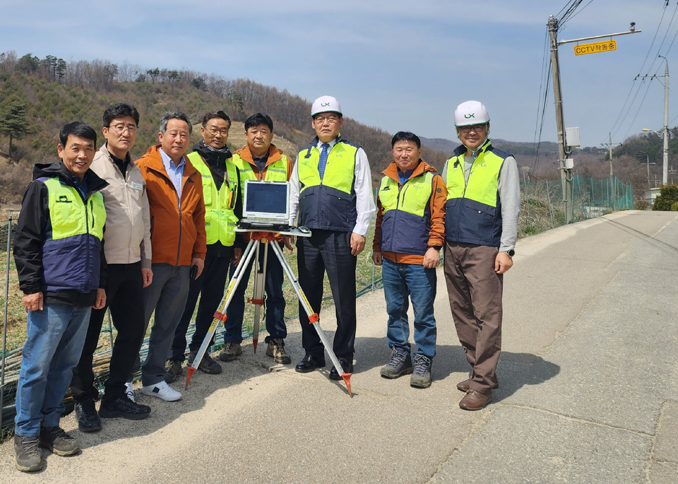 ▲ 한국국토정보공사(LX) 충북지역본부는 지난 3일 청주시 미원2지구 지적재조사현장을 안전 점검했다.
