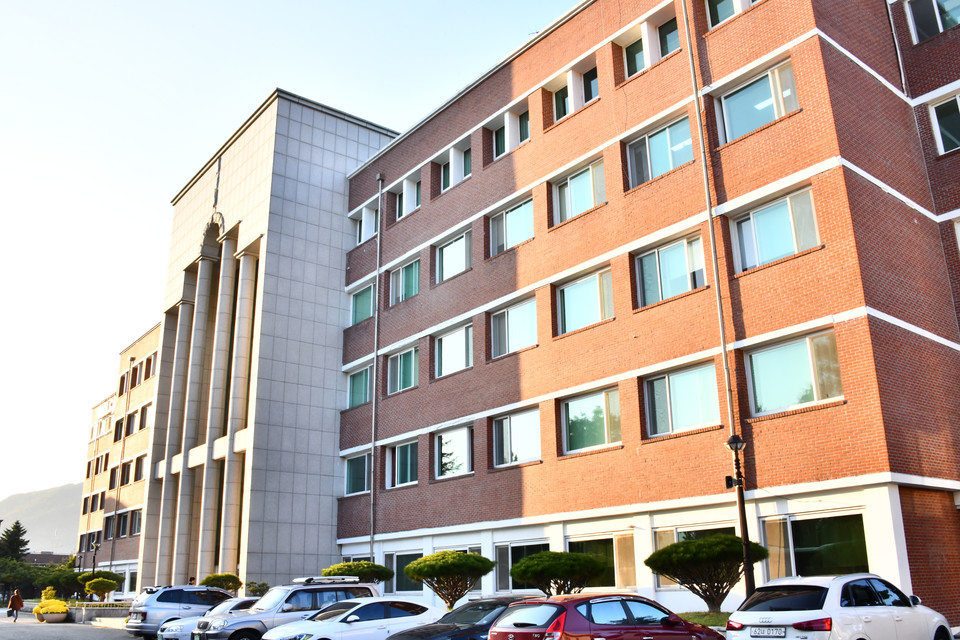 ▲ 충북도립대학 본관 전경.