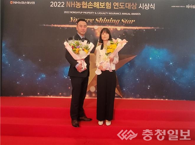 ▲ 2022 NH농협손해보험 연도대상 시상식 개인부문. 좌측부터 우수상 대전원예농협 도학언 과장, 신인상 진잠농협 유남균 과장