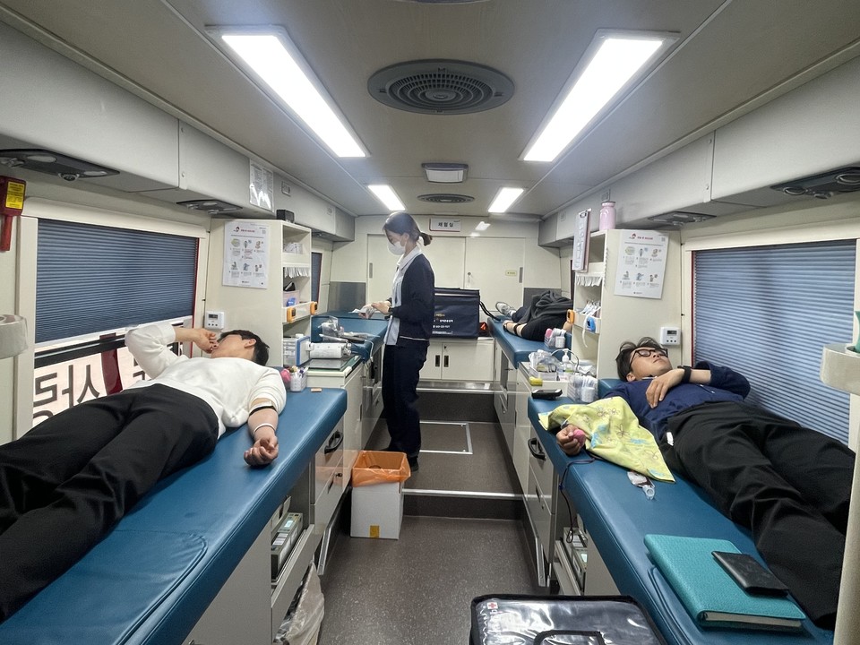 ▲ 한국국토정보공사(LX) 충북지역본부는 지난 20일 사랑의 헌혈 활동에 동참했다.