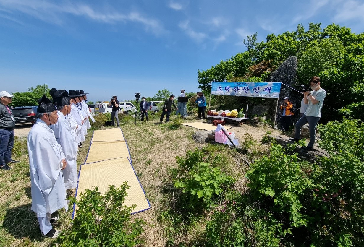 ▲ 지난해 소백산에서 진행된 단양소백산철쭉제 산신제 모습. 사진=독자제공