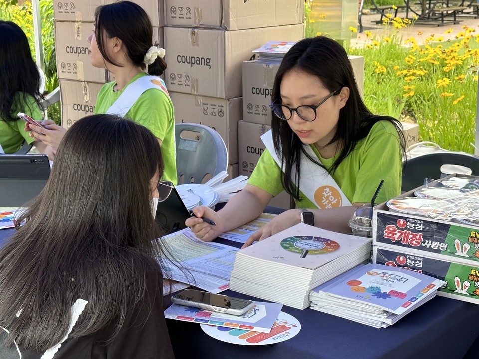 ▲ 한국토지주택공사(LH) 충북지사는 지난 1일 서원대학교에서 대학생 및 청년들을 대상으로 '찾아가는 국민희망 주거복지 상담소'를 운영했다. 