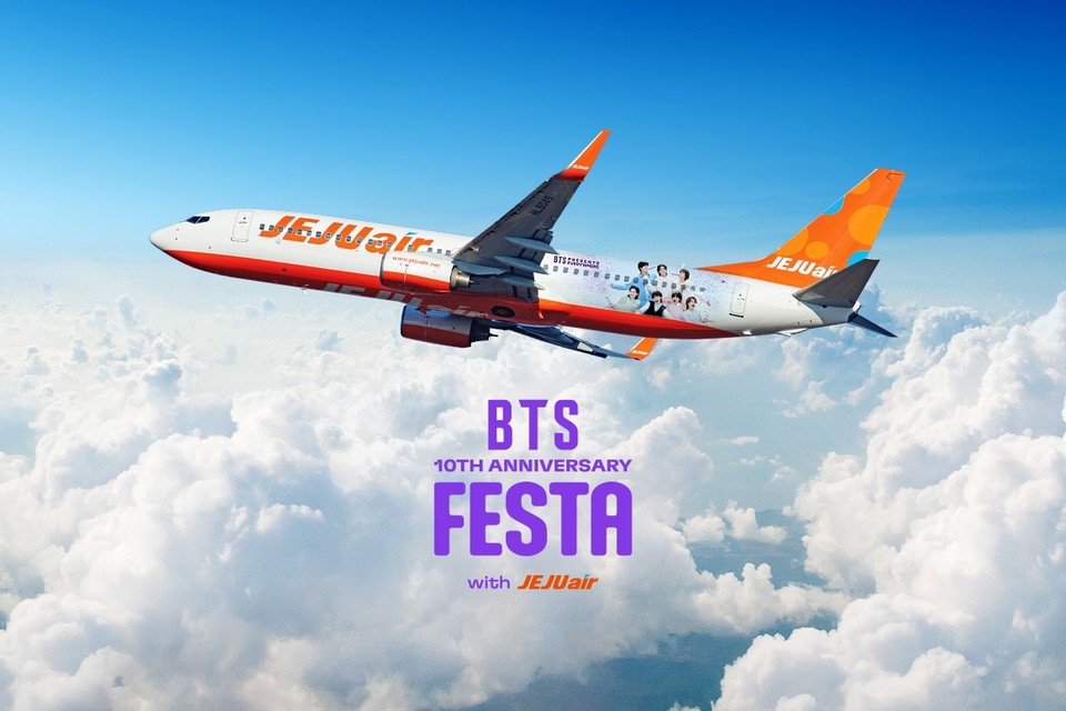 ▲ 제주항공의 방탄소년단(BTS) 데뷔 10주년 기념 'FESTA' 래핑 항공기 이미지.