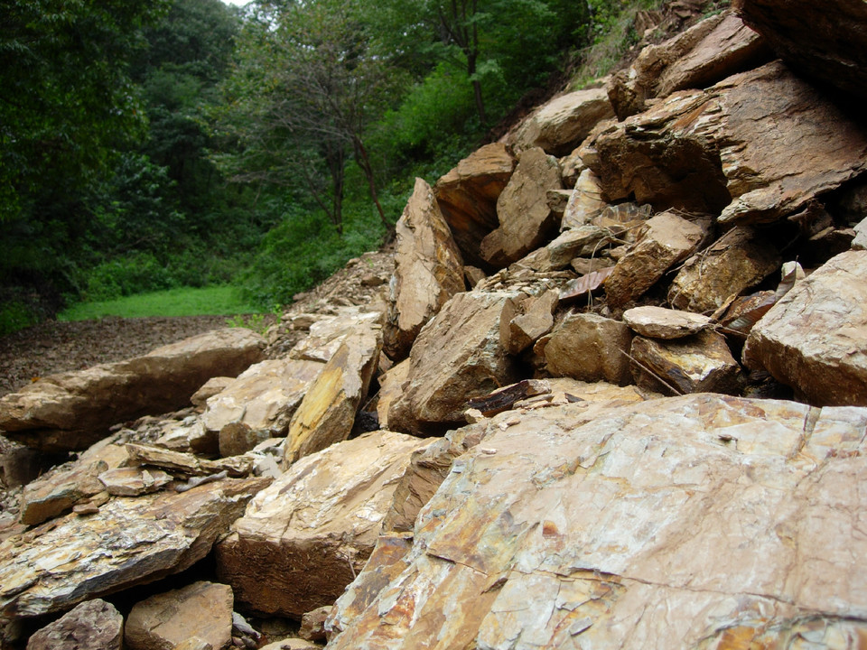 ▲ 충북 옥천군 청성면에 있는 견운모 광산.