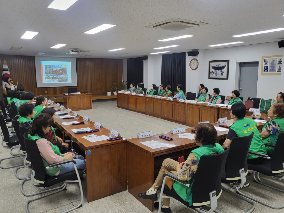 ▲ 세도면은 지난 4일 세도면 행정복지센터 회의실에서 세도면새마을부녀회 30명을 대상으로 성평등 인식개선 교육을 가졌다.