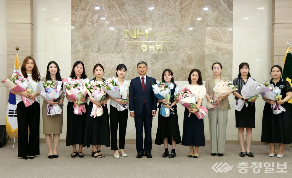 ▲ 2023 상반기 상호금융 Best Leader 수장자들 모습. 사진 가운데 정낙선 총괄본부장