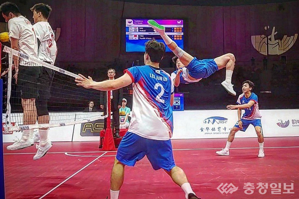 ▲ 중국 진화에서 열린 2023 아시아 세팍타크로 챔피언십 쿼드이벤트 결승전에서 한국 선수들(오른쪽)이 공격하고 있다