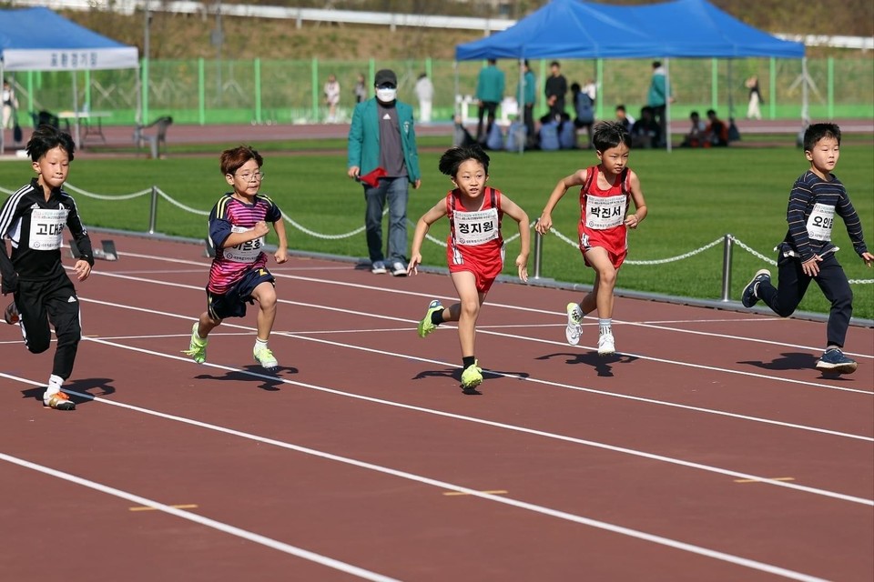 ▲ 육상경기를 벌이고 있는 학생선수들./세종시교육청 제공