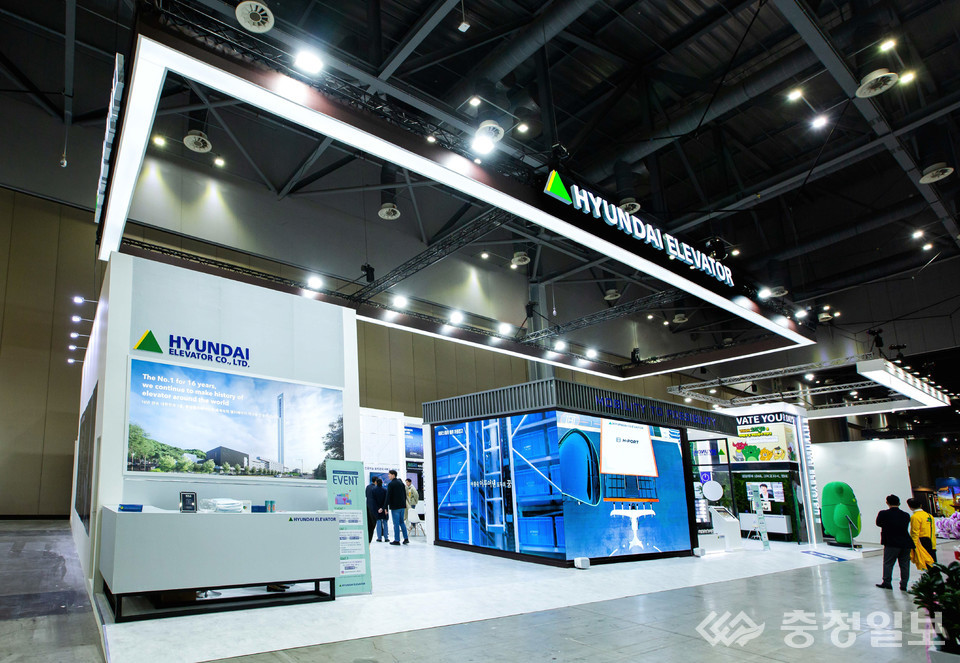 ▲ '2023 한국국제승강기엑스포'에 설치된 업계 최대 규모의 현대엘리베이터 전시관.