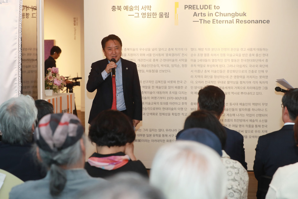 서울 인사동 충북갤러리 개관식에서 김영환 충북지사가 축사를 하고 있다. 