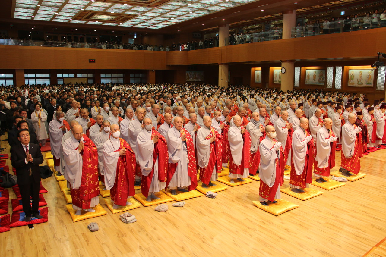 ▲ 15일 대한불교 천태종 총본산 단양 구인사 광명전에서 봉행된 ‘제2대 종정 대충대종사 탄신 99주년 봉축법요식’ 모습. 사진=구인사제공