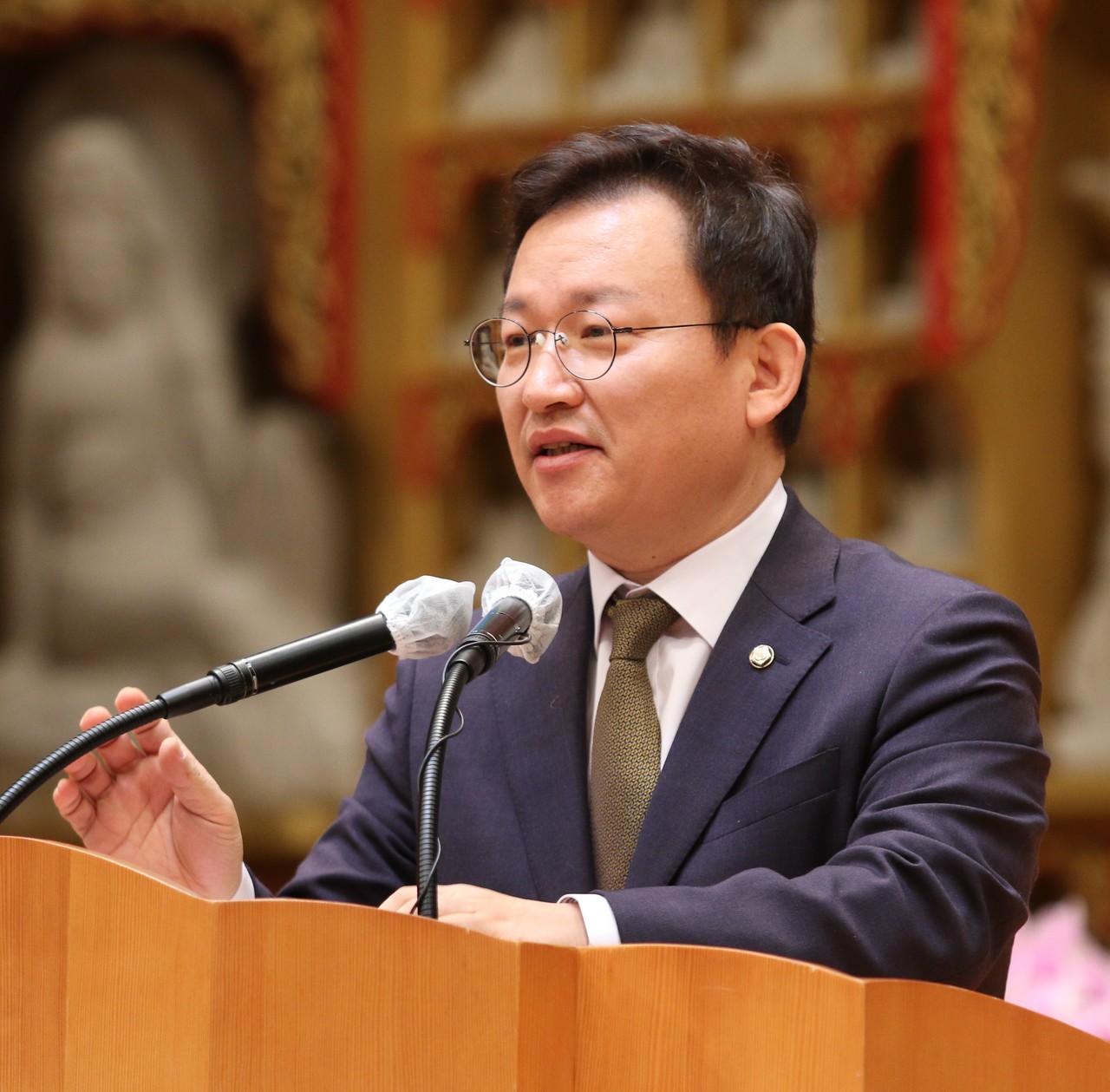 ▲ 국민의힘 비상대책위원장 비서실장인 김형동 대한불교 천태종 중앙신도회장이 21일 서울 관문사에서 진행된 취임 법회에서 소감을 밝히고 있다. 사진=구인사제공