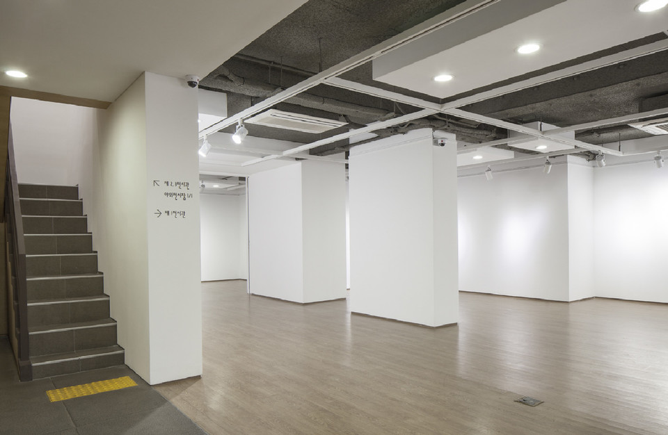 충북문화관의 숲속 갤러리 1층 전경.