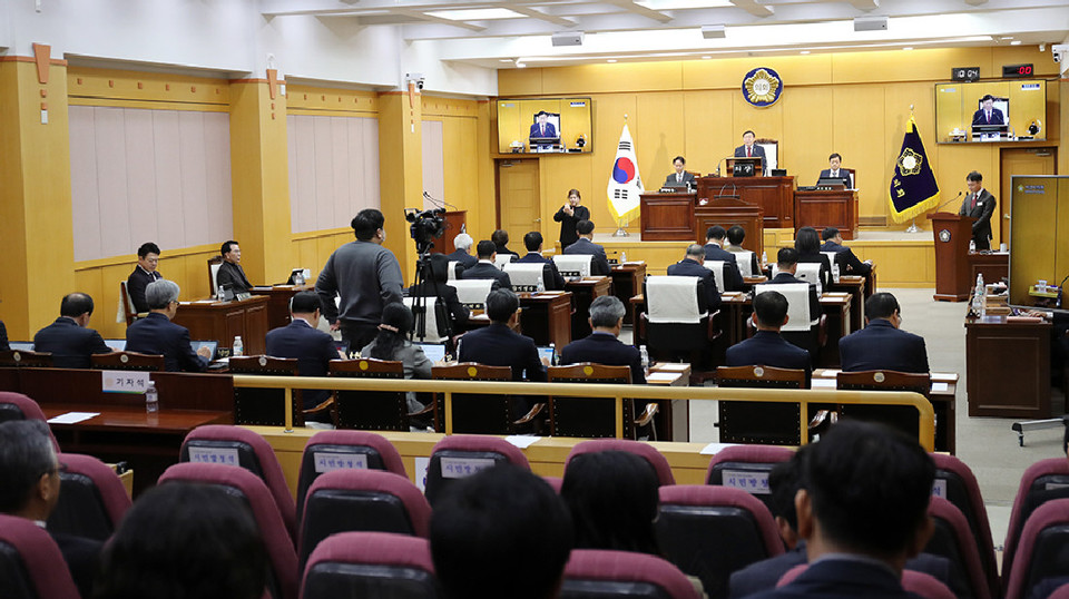 ▲ 서산시의회가 6일 292회 임시회 1차 본회의를 열고 있다.