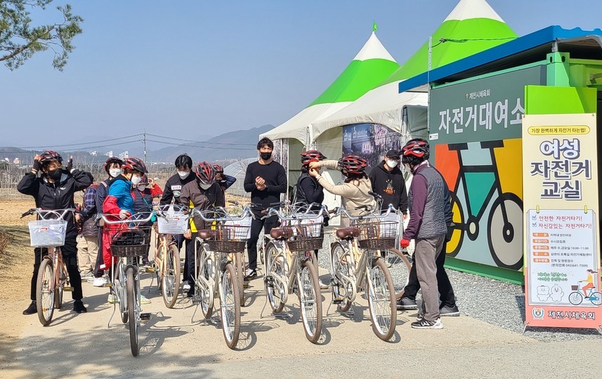 ▲ 지난해 삼한의 초록길 자전거 교실 운영 모습. 사진=제천시제공