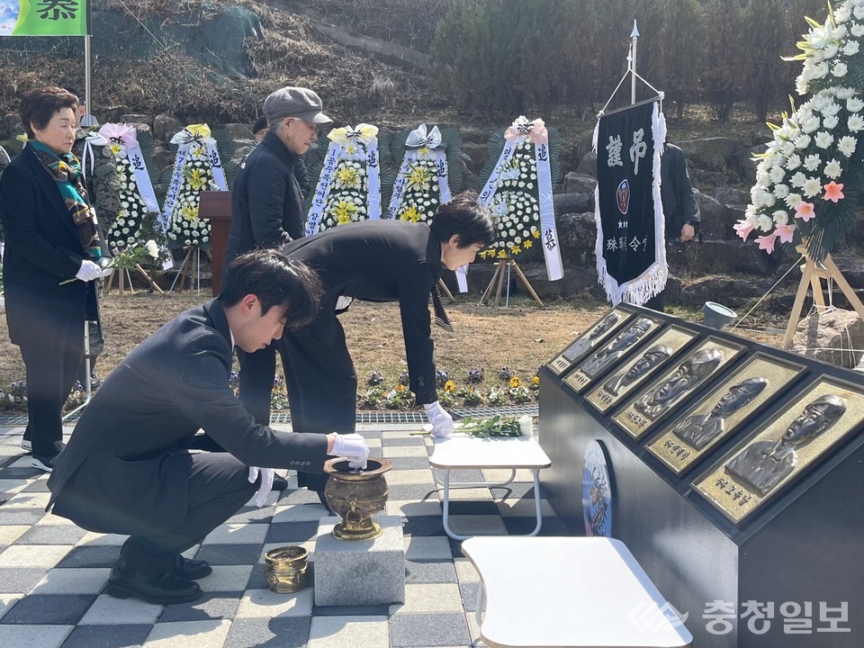 27일 영동군 민주지산 안보공원에서 거행된 ‘26주기 민주지산 순직 전우 추모식’.