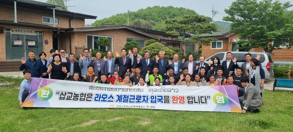 ▲ 외국인 계절근로자 입국 기념촬영