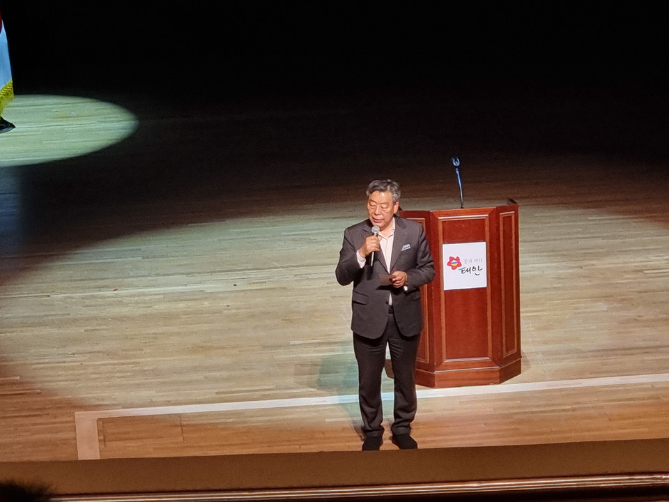 ▲ 가세로 태안군수가 지난22일 미래항공연구센터 주민설명회에서 모두발언하고 있다.