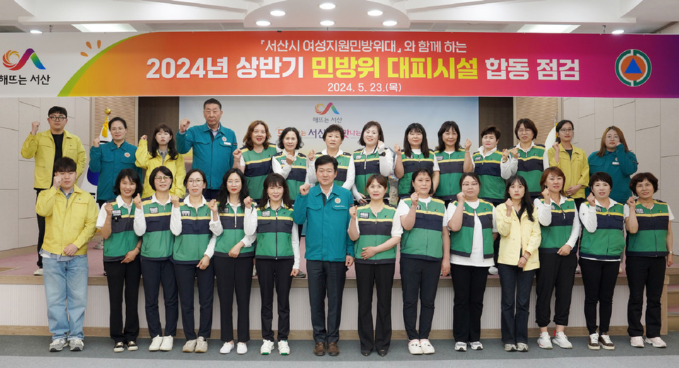 ▲ 23일 민방위 대피시설 합동점검반이 대피시설을 현장 점검하고 있다.