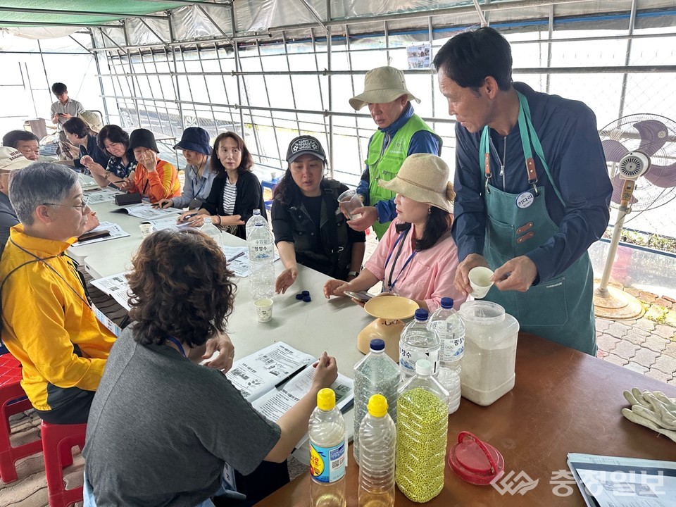 ▲ ‘알아두면 유익한 텃밭이야기’ 텃밭관리 모습