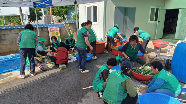 ▲ 광시면새마을남녀지도자협의회 반찬 나누기 행사 모습