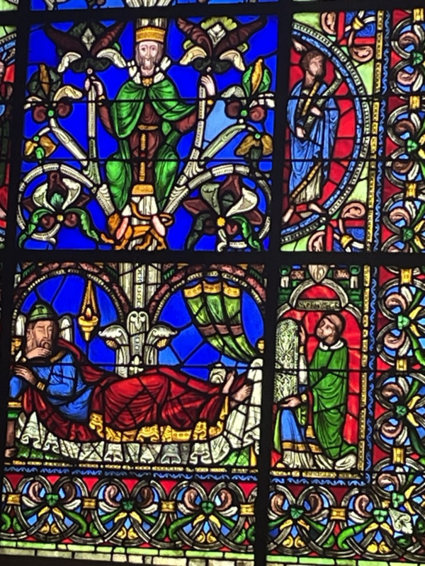 ▲ 이새의 나무 스테인드글라스 하단 누워 있는 이새 우편에 있는 스테인드글라스를 봉헌하는 쉬제르 사제