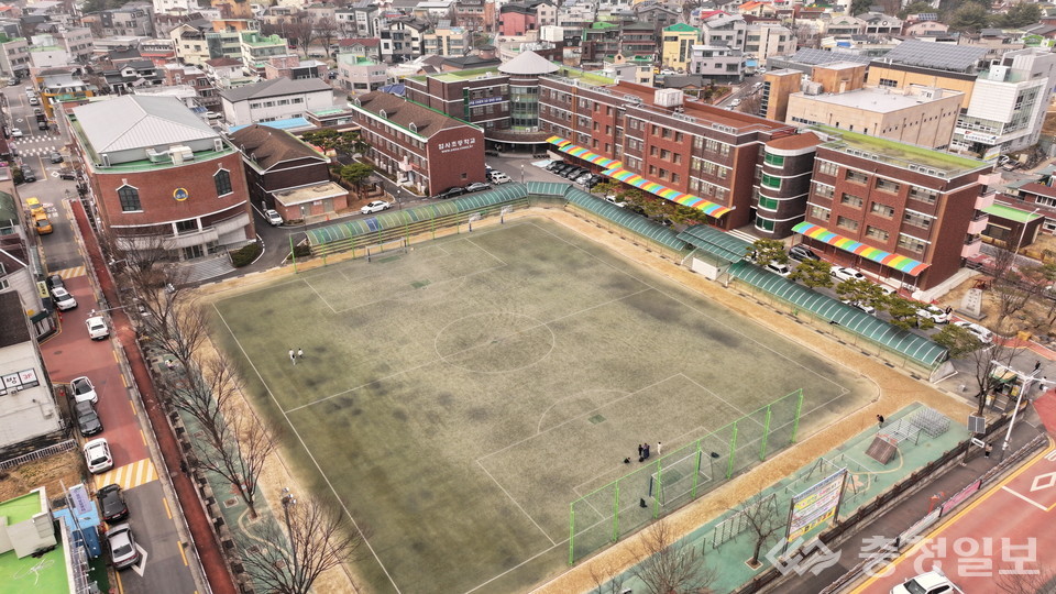 ▲ 엄사초등학교 전경