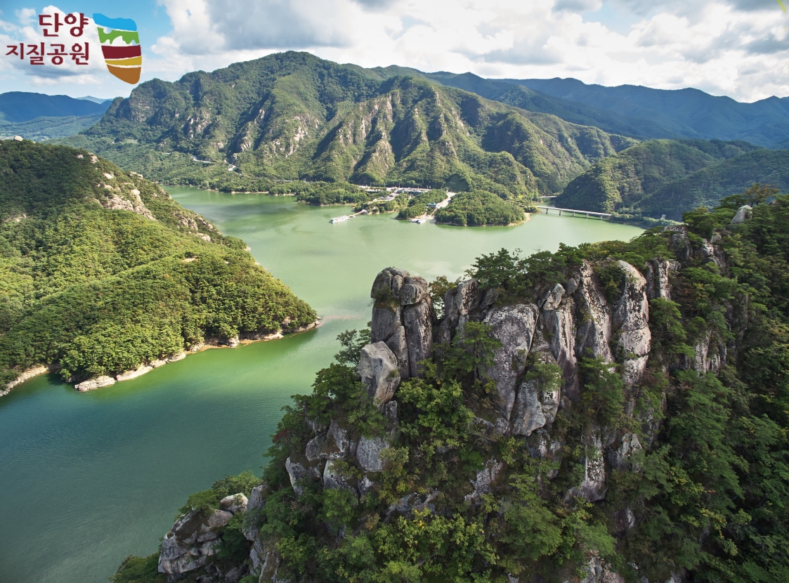 ▲ 국가지질명소 '구담봉'. 사진=단양군제공