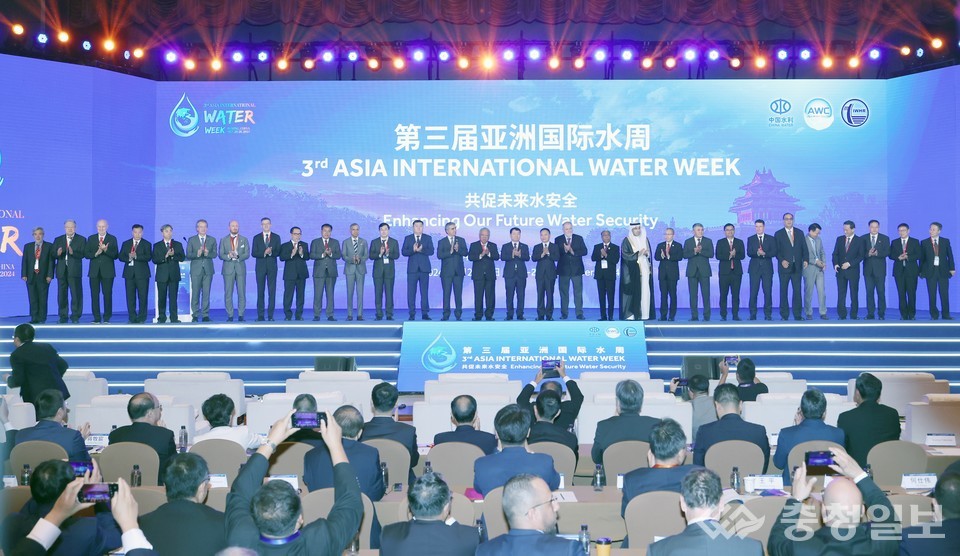 ▲ 24일 중국 베이징 현지에서 개최된 ‘2024 아시아국제물주간(Asia International Water Week)’ 개회식 주요 참석자들