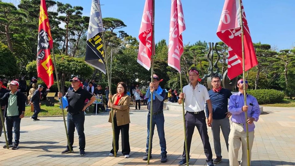 ▲ 26일 서산시청 옆 공원에서 열린 집회 모습.