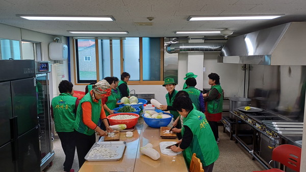 ▲ 광시면새마을남녀지도자협의회 반찬 나누기 행사 모습