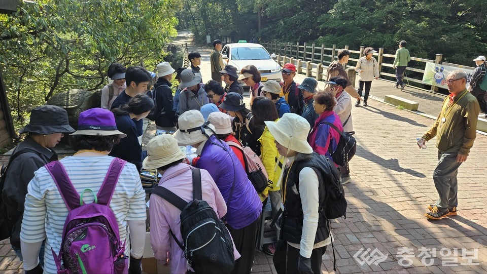 ▲ 안전산행 캠페인 활동 장면