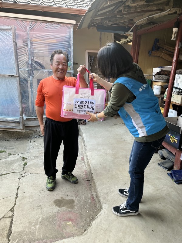 ▲ 저소득 보훈가족 밑반찬 지원사업 사진